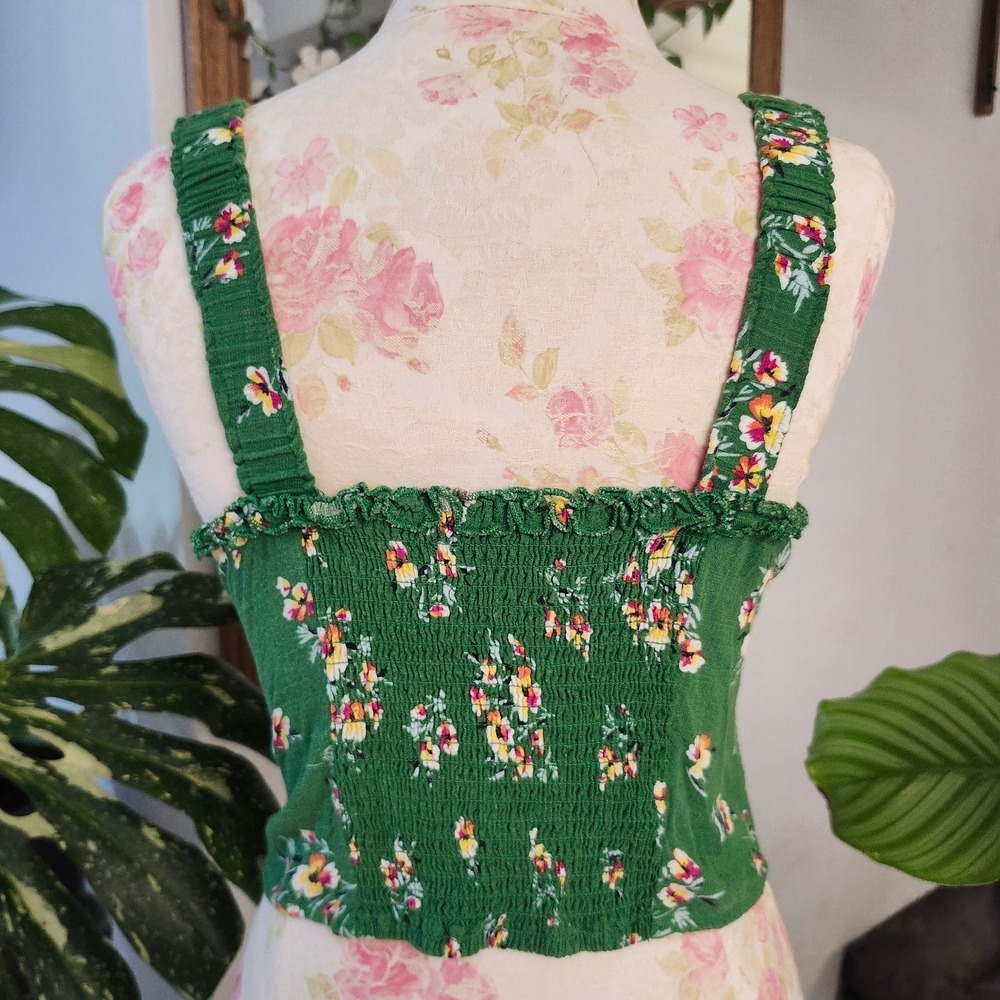Forever 21 Green Floral Button-Front Crop Top‎ - Picture 5 of 6